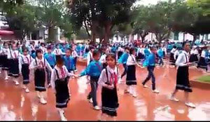 Hàng trăm học sinh tiểu học nhảy Cha cha cha đẹp mắt như vũ công chuyên nghiệp