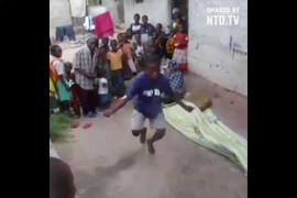 Choáng với màn nhảy dây điệu nghệ không tưởng của cậu bé