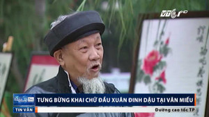 Tấp nập xin chữ đầu xuân Đinh Dậu ở Văn Miếu