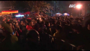 Clip: Biển người chen lấn trong Lễ Khai ấn Đền Trần 2017