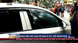 Bóng bay nổ vỡ kính ôtô, người trong xe cháy tóc, bỏng mặt