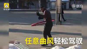 Cụ ông vừa khiêu vũ, vừa lắc vòng điêu luyện gây sốt mạng xã hội