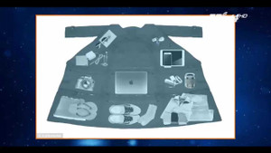 Thoải mái đi máy bay với chiếc áo thần kỳ chứa tới 15kg hành lý