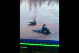 Bạn sẽ không thể nhịn cười khi xem clip này dù nhân vật phải chịu đau