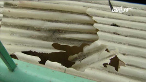 Hà Nội: Trèo qua lan can, học sinh lớp 4 rơi từ tầng 3 xuống đất