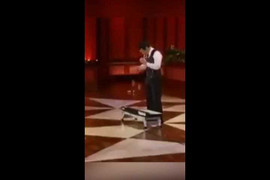 Clip: Vừa tung hứng vừa chơi piano cực đỉnh