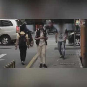 Clip: Giả vờ đánh rơi tiền thử lòng người đi đường và cái kết khiến nhiều người hổ thẹn