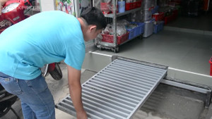 Cận cảnh bậc tam cấp ngầm độc đáo trên vỉa hè TP.HCM