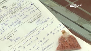 Chữa đau khớp bằng thuốc nam, cô gái bị liệt tứ chi