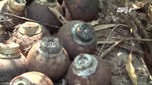 Rùng mình cảnh bom bi tràn ngập Núi Khỉ, có thể phát nổ bất cứ lúc nào