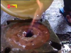 Tận mắt xem nước giếng khoan bốc cháy ngùn ngụt ở Quảng Trị