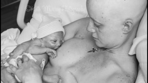 Cận cảnh ma-nơ-canh mẹ cho con bú đầu tiên trên thế giới