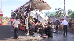 Video: Toàn cảnh vụ tai nạn thảm khốc khiến 11 người chết ở Gia Lai