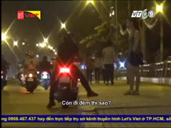 Nhức mắt 'chợ tình' trên cầu Thị Nghè