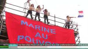 Phụ nữ Pháp 'thả rông' phản đối bà Marine Le Pen