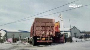 Ngôi nhà xui xẻo nhất thế giới, 1 năm bị ô tô đâm 48 lần