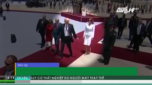 Lý giải hành động gạt tay chồng của bà chủ Nhà Trắng