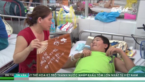 Ngã xe đạp, bé trai 11 tuổi bị dập tủy, liệt 2 chân