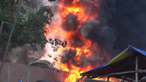 Video: Cận cảnh hiện trường vụ hỏa hoan thiêu rụi 2 cơ sở sản xuất lốp ô tô ở Quảng Ngãi