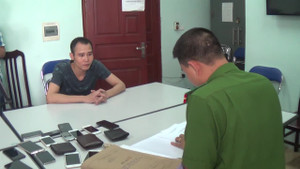 Video: Chân dung ông trùm 8X cầm đầu đường dây cá độ bóng đá hàng chục tỷ đồng ở Hà Nội