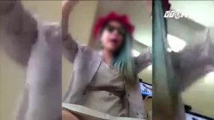 Vì sao cộng đồng mạng đòi tước quyền làm mẹ của 'hotgirl Bella'?