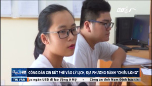 Công dân xin bút phê vào lý lịch, địa phương đành 'chiều lòng'
