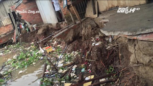 Sạt lở ven sông Hậu cuốn trôi 2 căn nhà, 3 mẹ con chìm xuống sông