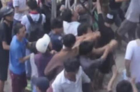 Hàng trăm 'cô hồn sống' tranh nhau giật tiền lẻ, náo loạn đường phố Sài Gòn