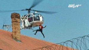 Vợ học lái trực thăng, giúp chồng vượt ngục ly kỳ như phim