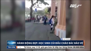 Clip học sinh THPT Lê Hồng Phong cúi đầu chào bác bảo vệ gây 'bão' mạng