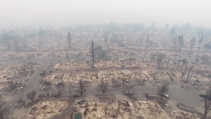 Cảnh hoang tàn như tận thế sau cháy rừng lịch sử ở Mỹ