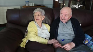 Mẹ 98 tuổi chuyển vào viện dưỡng lão để chăm con 80 tuổi