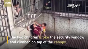 Video: 2 em bé mưu trí thoát khỏi đám cháy chung cư ngoạn mục