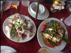 Du khách tố bị 'chặt chém' bữa cơm hơn 8 triệu đồng trên vịnh Hạ Long