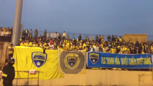 Cổ động viên Thanh Hóa lăng mạ, đòi đuổi trọng tài