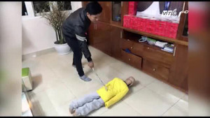 Mức án nào cho ông bố bạo hành bé trai 10 tuổi?