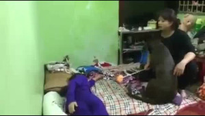 Clip: Chú chó lấy thân che bé gái khi bị mẹ đánh gây sốt