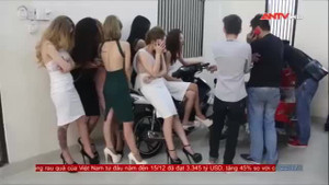 Ập vào quán bar, bắt quả tang hàng chục nam thanh nữ tú phê ma túy