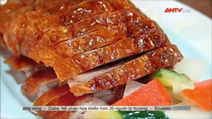 Nhìn món vịt quay béo vàng tẩm đầy hóa chất chết người thế này còn ai dám ăn