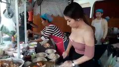 Nữ thạc sỹ xinh đẹp, quyến rũ quyết bỏ việc đi bán cơm gà