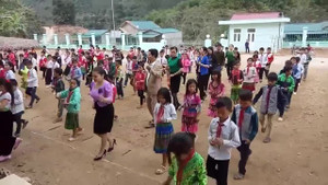 Màn nhảy ‘Cha cha cha’ của học sinh Thanh Hóa khiến dân mạng thích thú