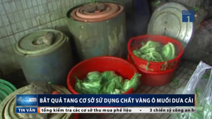 Bắt quả tang cơ sở muối dưa bằng phẩm màu công nghiệp