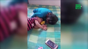 Cài hình nền điện thoại ma quỷ dọa con, bà mẹ trẻ hứng 'gạch đá'