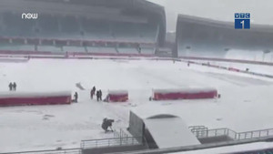 Clip: Hối hả dọn tuyết cho trận U23 Việt Nam vs U23 Uzbekistan