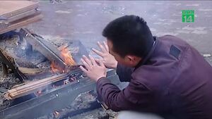 Lạnh dưới 10°C, dân thủ đô đốt lửa xua giá rét thấu xương