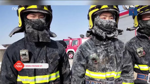 Lạnh -30°C, lính cứu hỏa Trung Quốc 'đóng băng' dù làm việc gần đám cháy