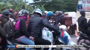 Clip: Giao thông Hà Nội hỗn loạn, cửa ngõ kẹt cứng hàng kilomet