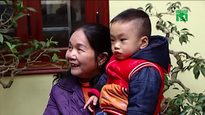 Hạnh phúc của cặp vợ chồng sinh con ở tuổi 60