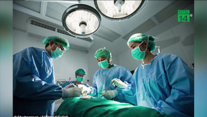 Video: Ăn ếch sống chữa thấp khớp, nuôi sán trong ngực suốt 5 năm