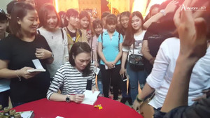 Video: Phản ứng cực đáng yêu của Mỹ Tâm khi biết fan xăm tên mình lên người